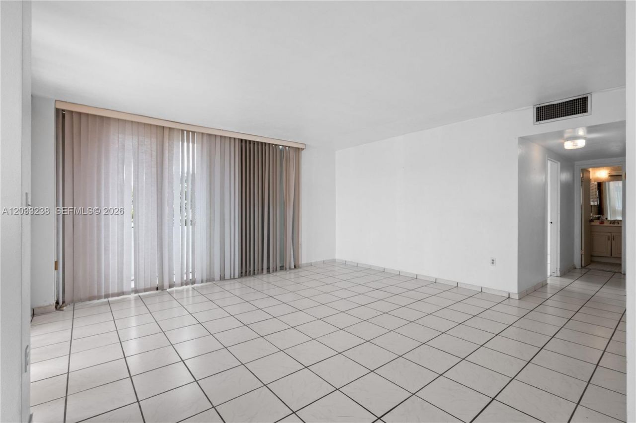 8001 Byron Ave , Unit 3C, Miami Beach, FL 33141 Photo