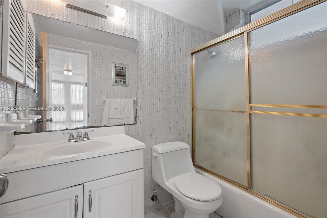 8001 Byron Ave , Unit 3C, Miami Beach, FL 33141 Photo