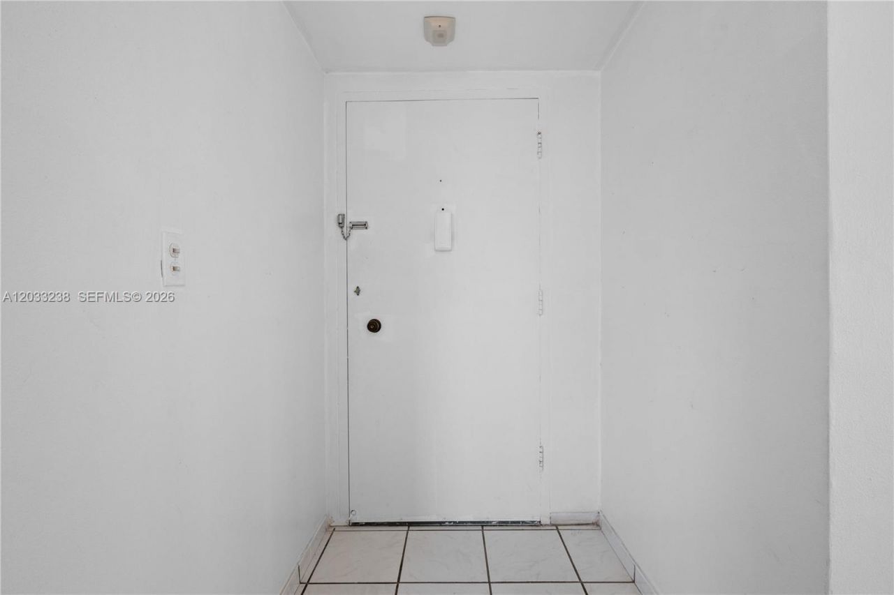 8001 Byron Ave , Unit 3C, Miami Beach, FL 33141 Photo