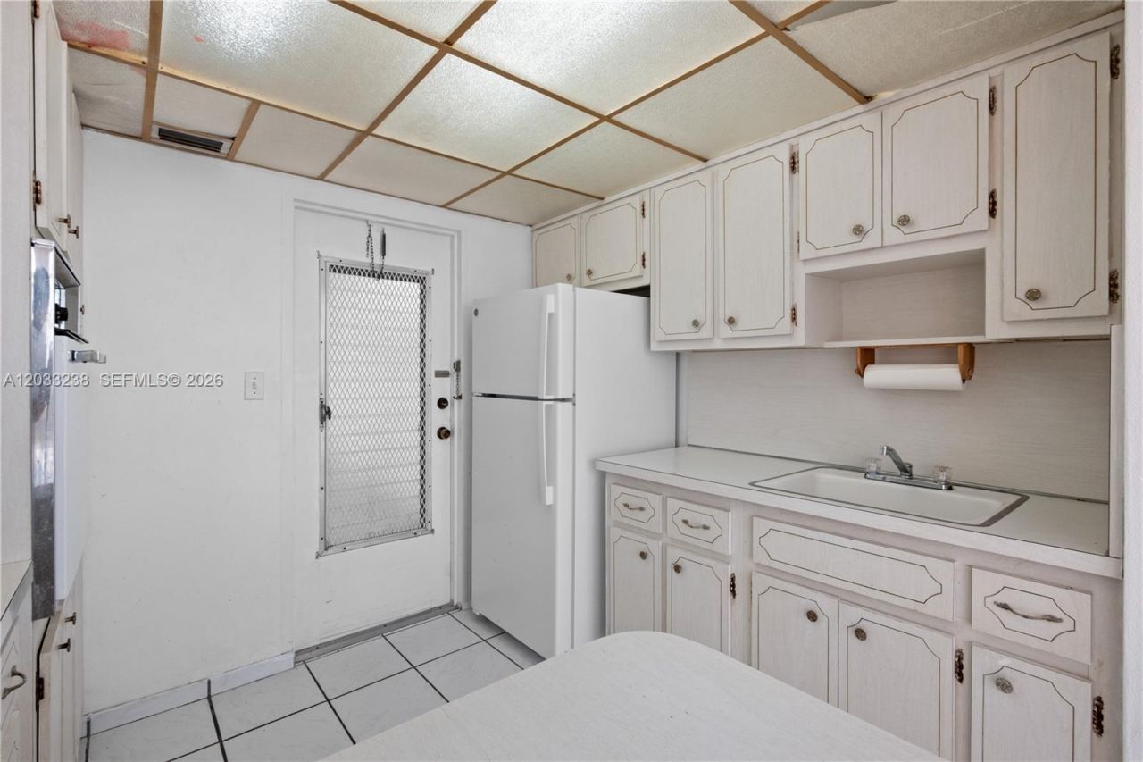 8001 Byron Ave , Unit 3C, Miami Beach, FL 33141 Photo
