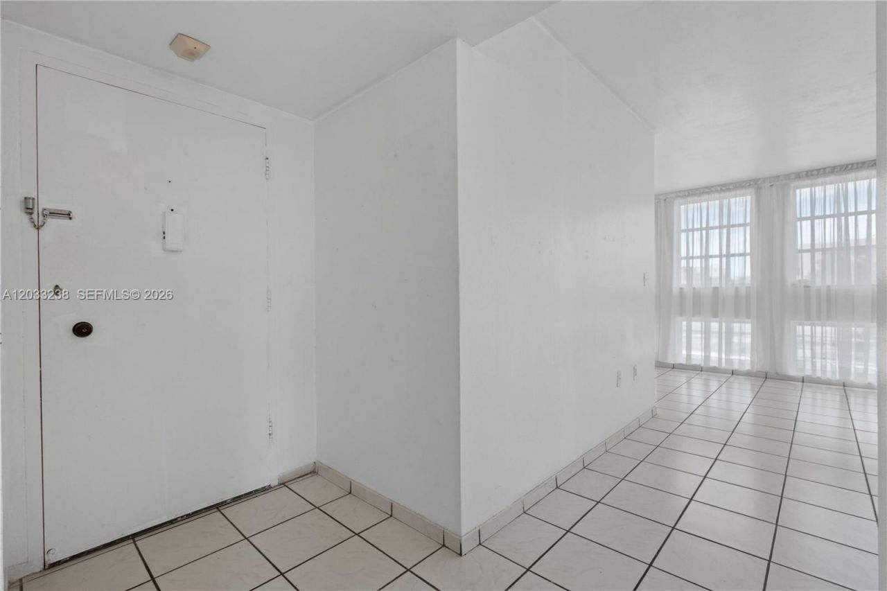 8001 Byron Ave , Unit 3C, Miami Beach, FL 33141 Photo