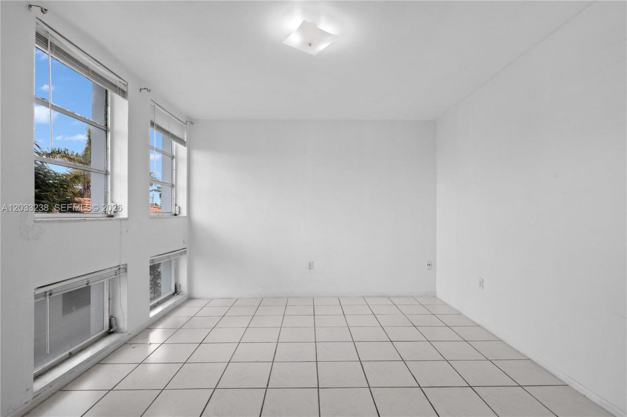 8001 Byron Ave , Unit 3C, Miami Beach, FL 33141 Photo