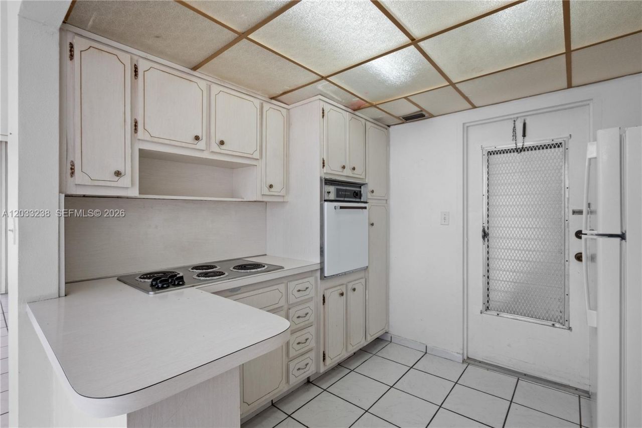 8001 Byron Ave , Unit 3C, Miami Beach, FL 33141 Photo