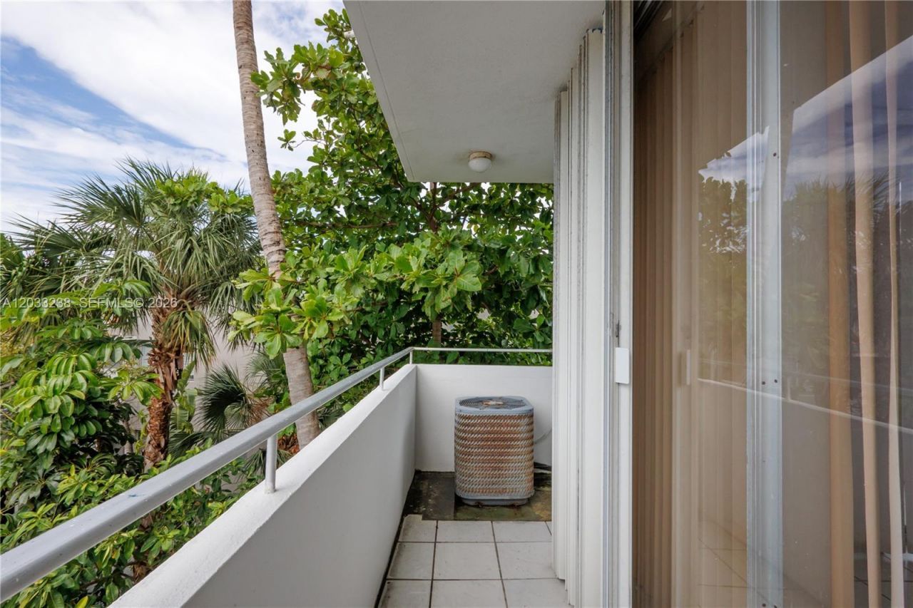 8001 Byron Ave , Unit 3C, Miami Beach, FL 33141 Photo