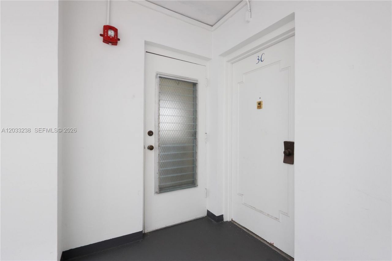 8001 Byron Ave , Unit 3C, Miami Beach, FL 33141 Photo