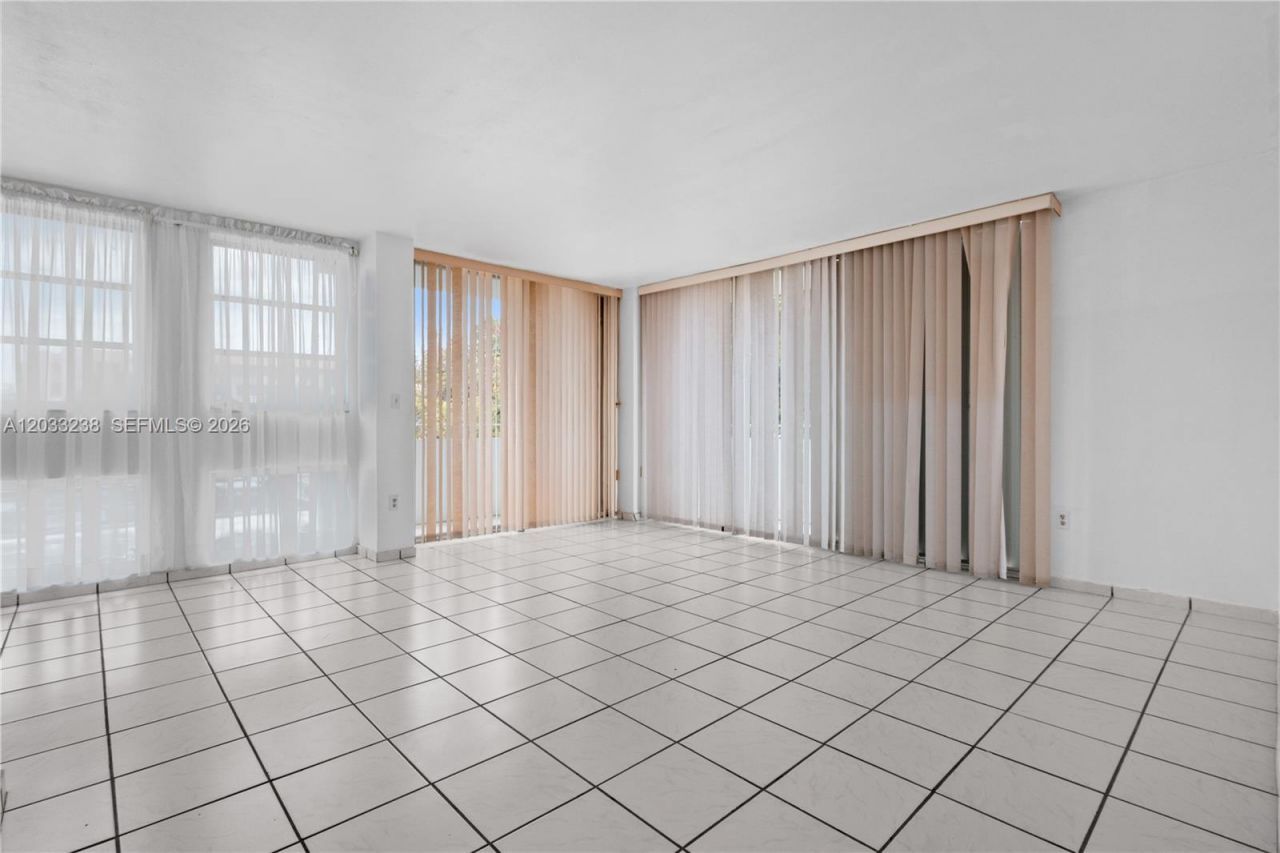 8001 Byron Ave , Unit 3C, Miami Beach, FL 33141 Photo