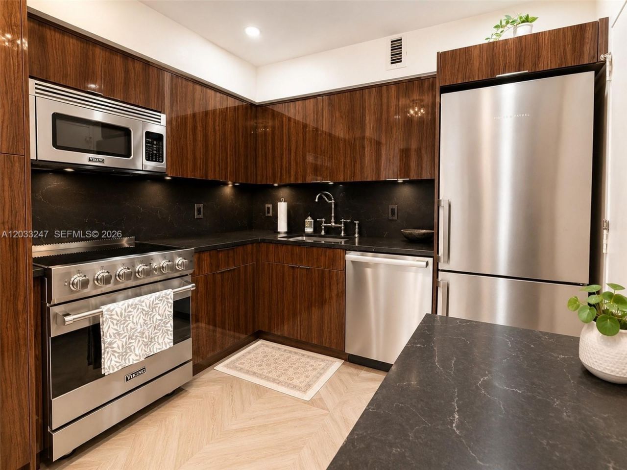 5700 Collins Ave , Unit 3A, Miami Beach, FL 33140 Photo