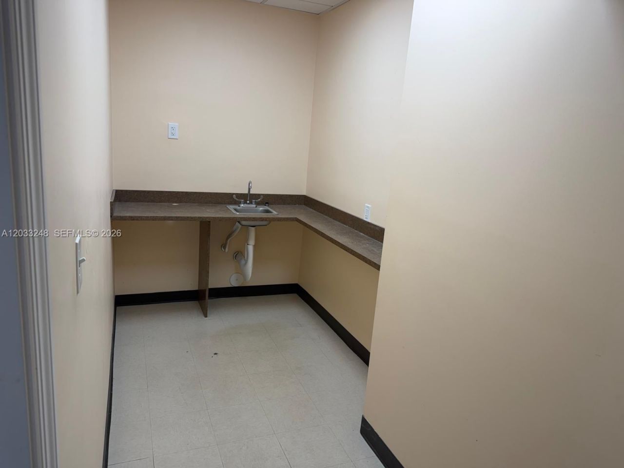 8688 NW 44 St , Sunrise, FL 33351 Photo