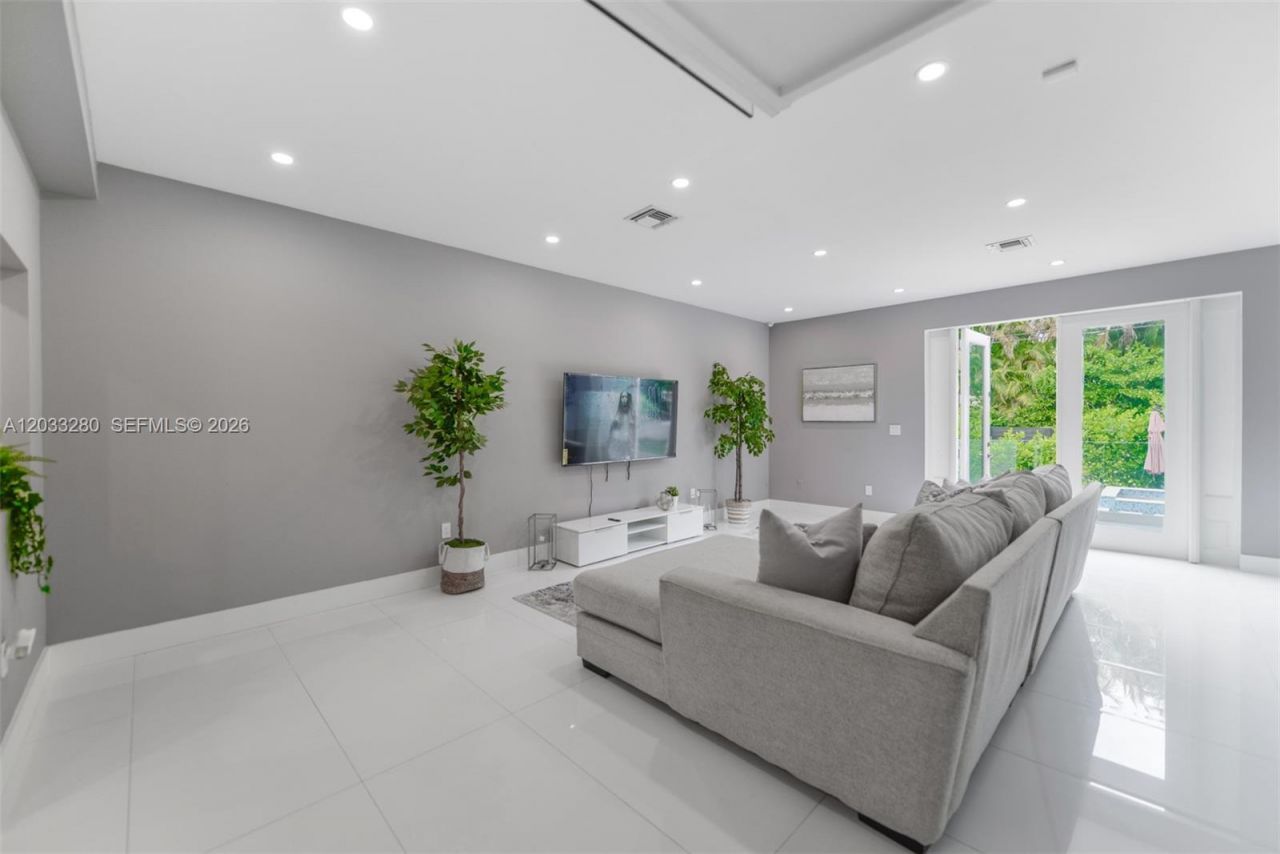 1209 NE 96th St , Unit 1209, Miami Shores, FL 33138 Photo