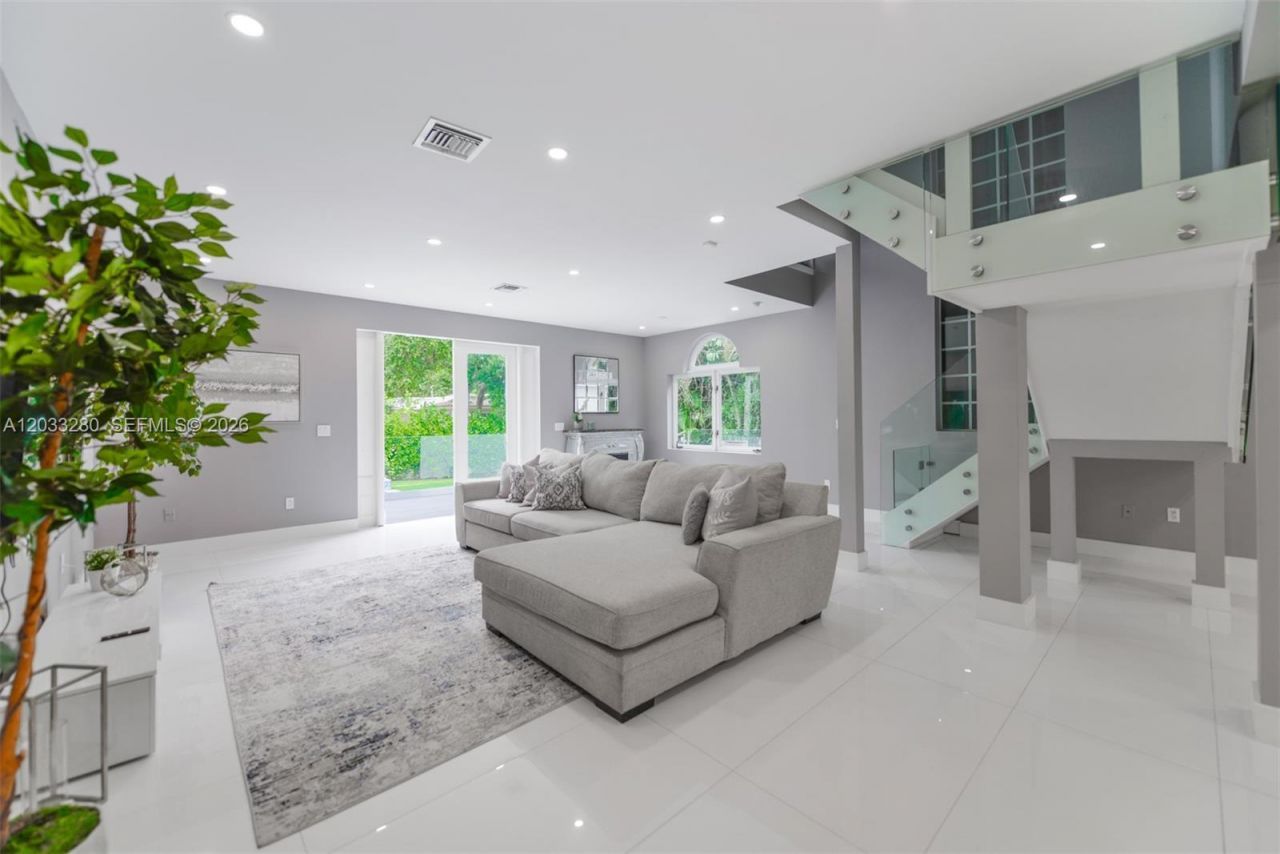 1209 NE 96th St , Unit 1209, Miami Shores, FL 33138 Photo