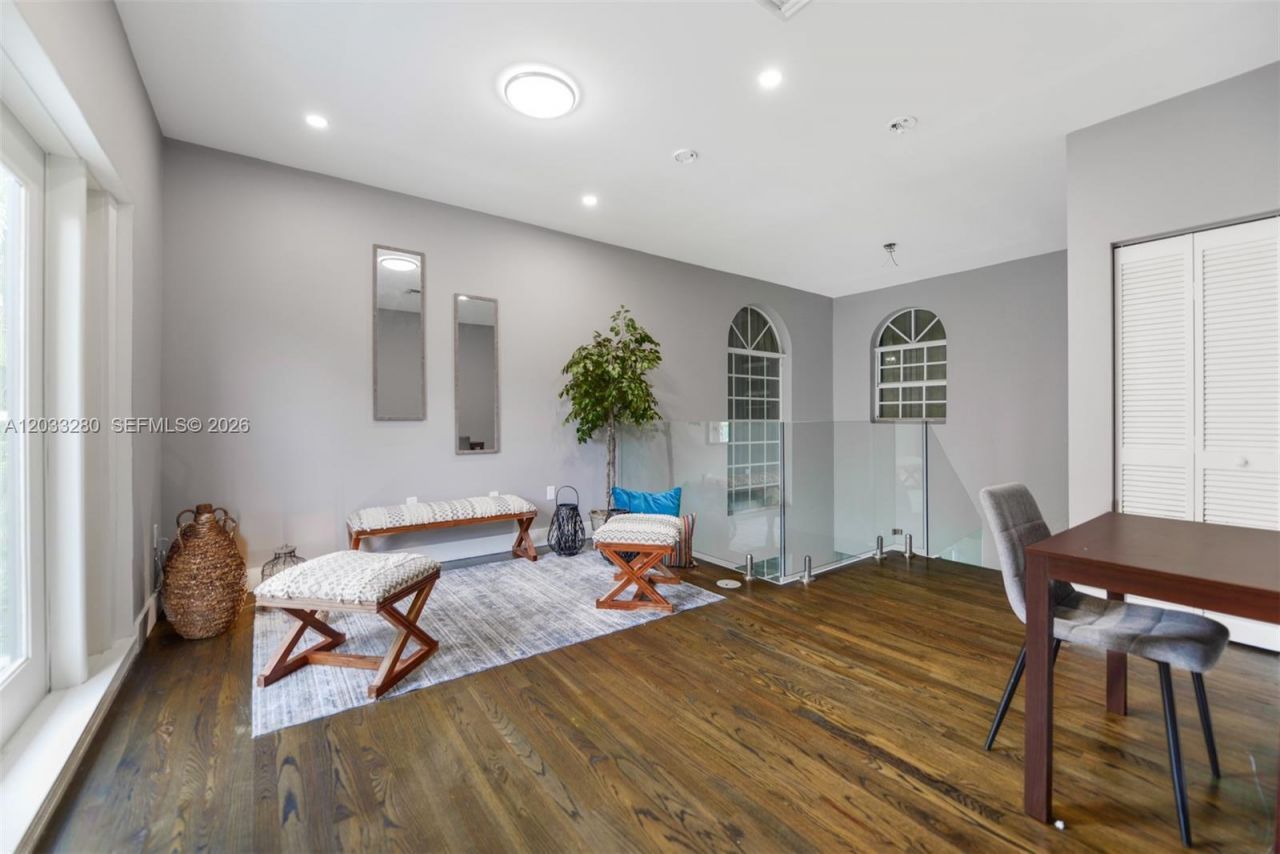 1209 NE 96th St , Unit 1209, Miami Shores, FL 33138 Photo