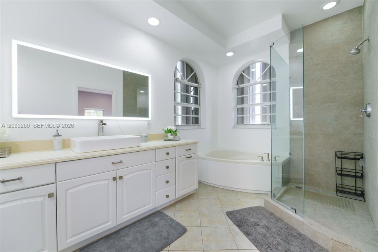 1209 NE 96th St , Unit 1209, Miami Shores, FL 33138 Photo