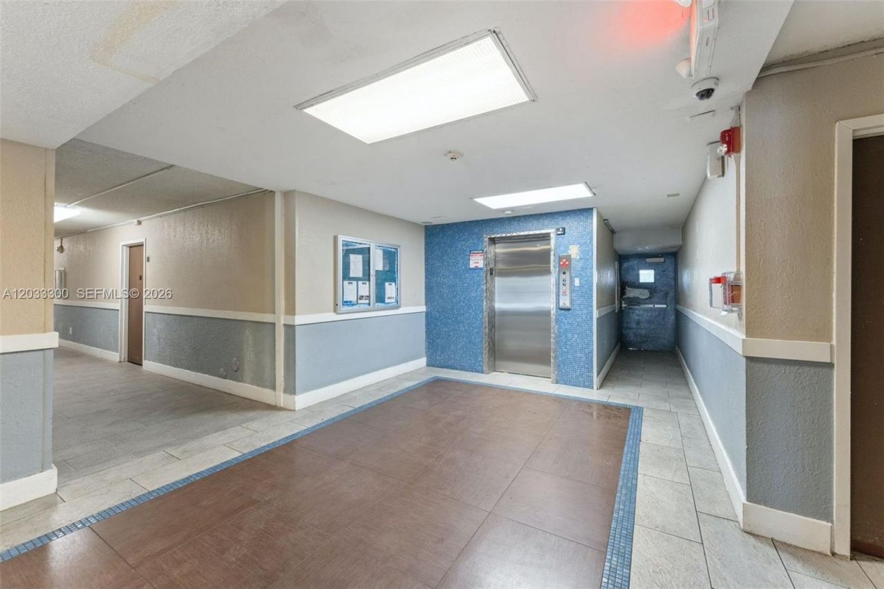 482 NW 165th St Rd , Unit A-605, Miami, FL 33169 Photo