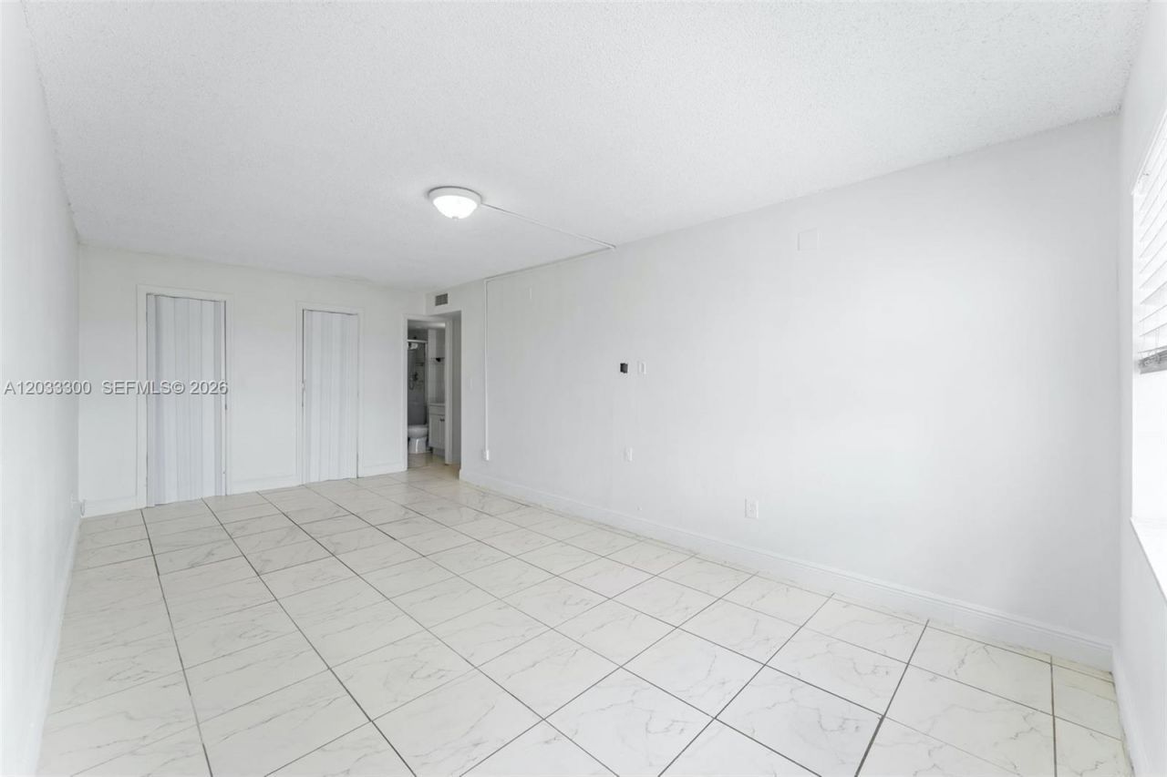 482 NW 165th St Rd , Unit A-605, Miami, FL 33169 Photo