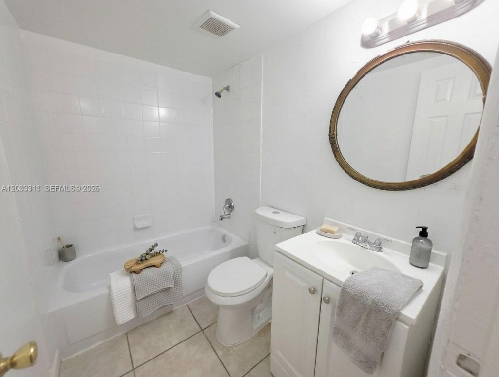 4160 NW 21st St, Unit 124D, Lauderhill, FL 33313 Photo