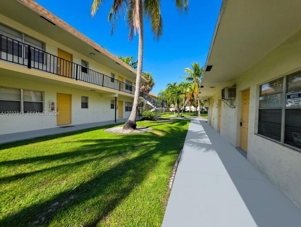 4160 NW 21st St, Unit 124D, Lauderhill, FL 33313 Photo
