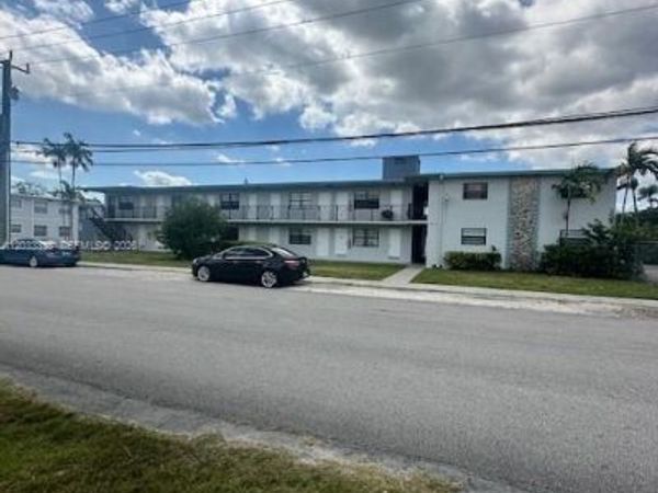 6780 SW 44th St , Unit 2, Miami, FL 33155