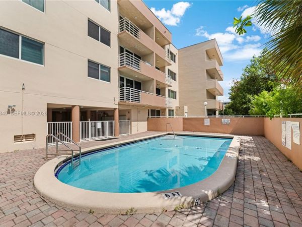 8050 NW 8th St, Unit 110, Miami, FL 33126