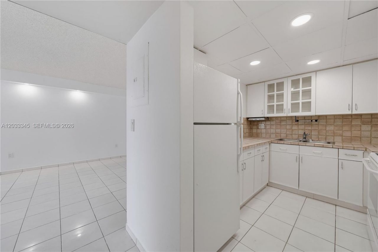8050 NW 8th St, Unit 110, Miami, FL 33126 Photo