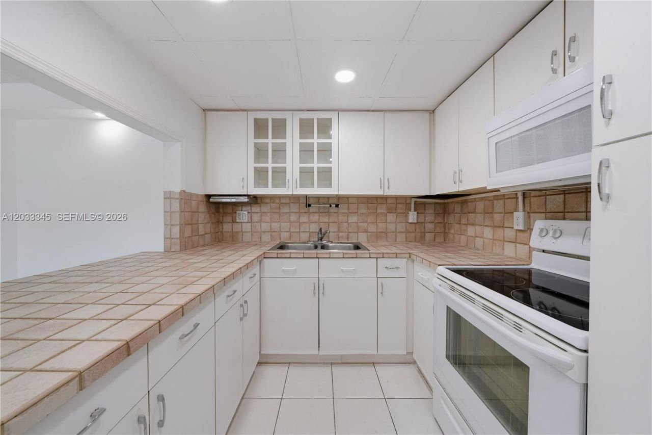 8050 NW 8th St, Unit 110, Miami, FL 33126 Photo
