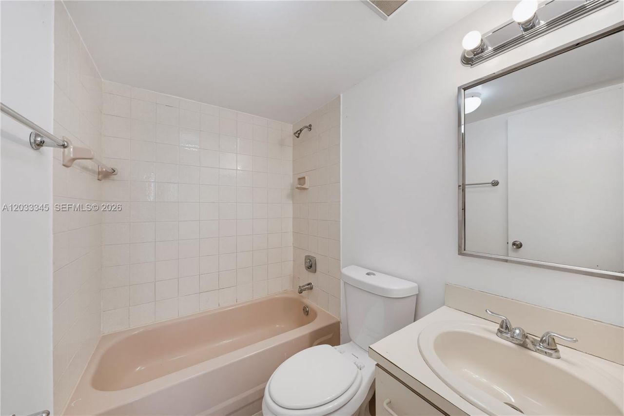 8050 NW 8th St, Unit 110, Miami, FL 33126 Photo