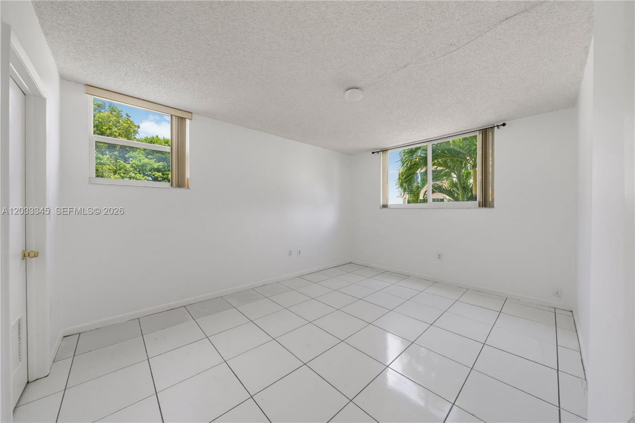 8050 NW 8th St, Unit 110, Miami, FL 33126 Photo