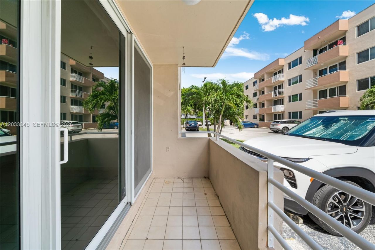 8050 NW 8th St, Unit 110, Miami, FL 33126 Photo