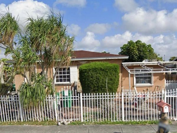 9039 SW 34th St , Miami, FL 33165