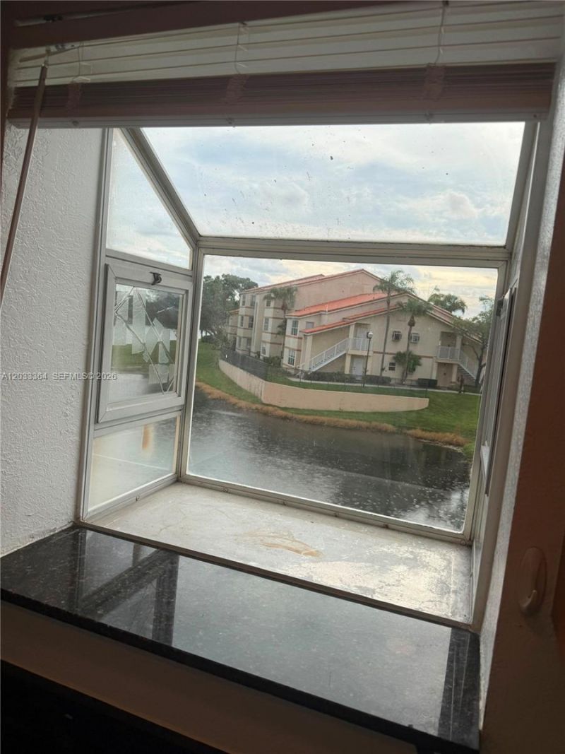 3350 N Pinewalk Dr N, Unit 1427, Margate, FL 33063 Photo