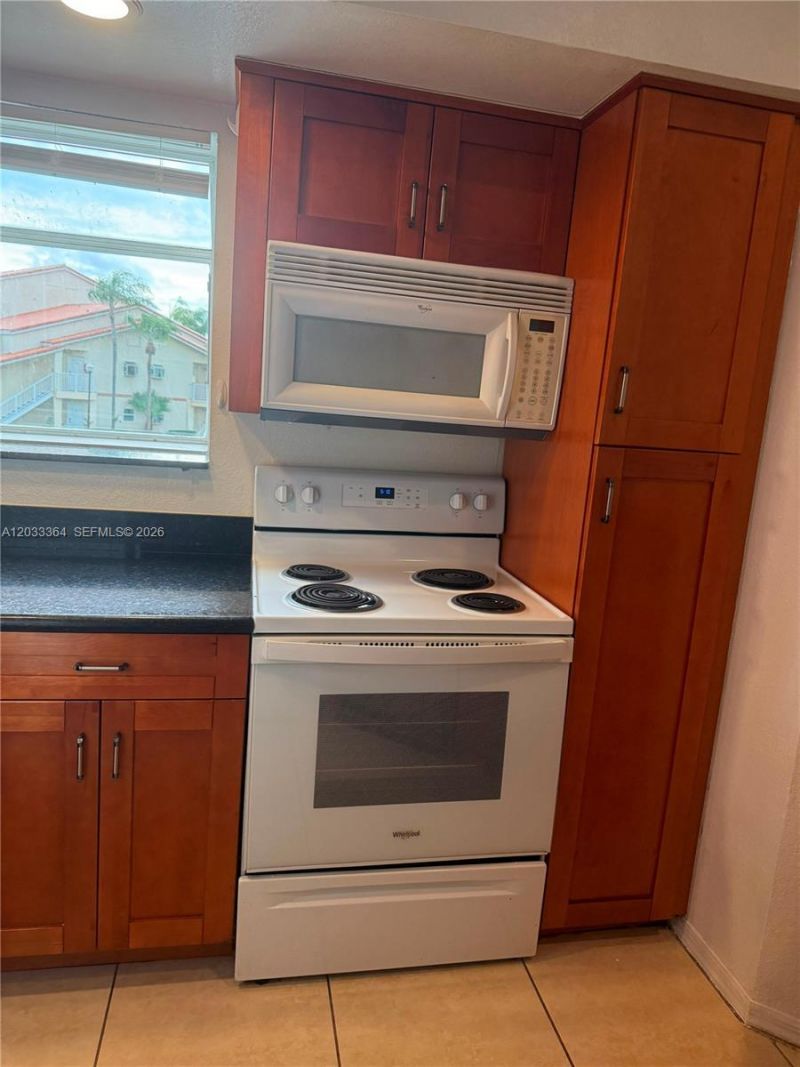 3350 N Pinewalk Dr N, Unit 1427, Margate, FL 33063 Photo
