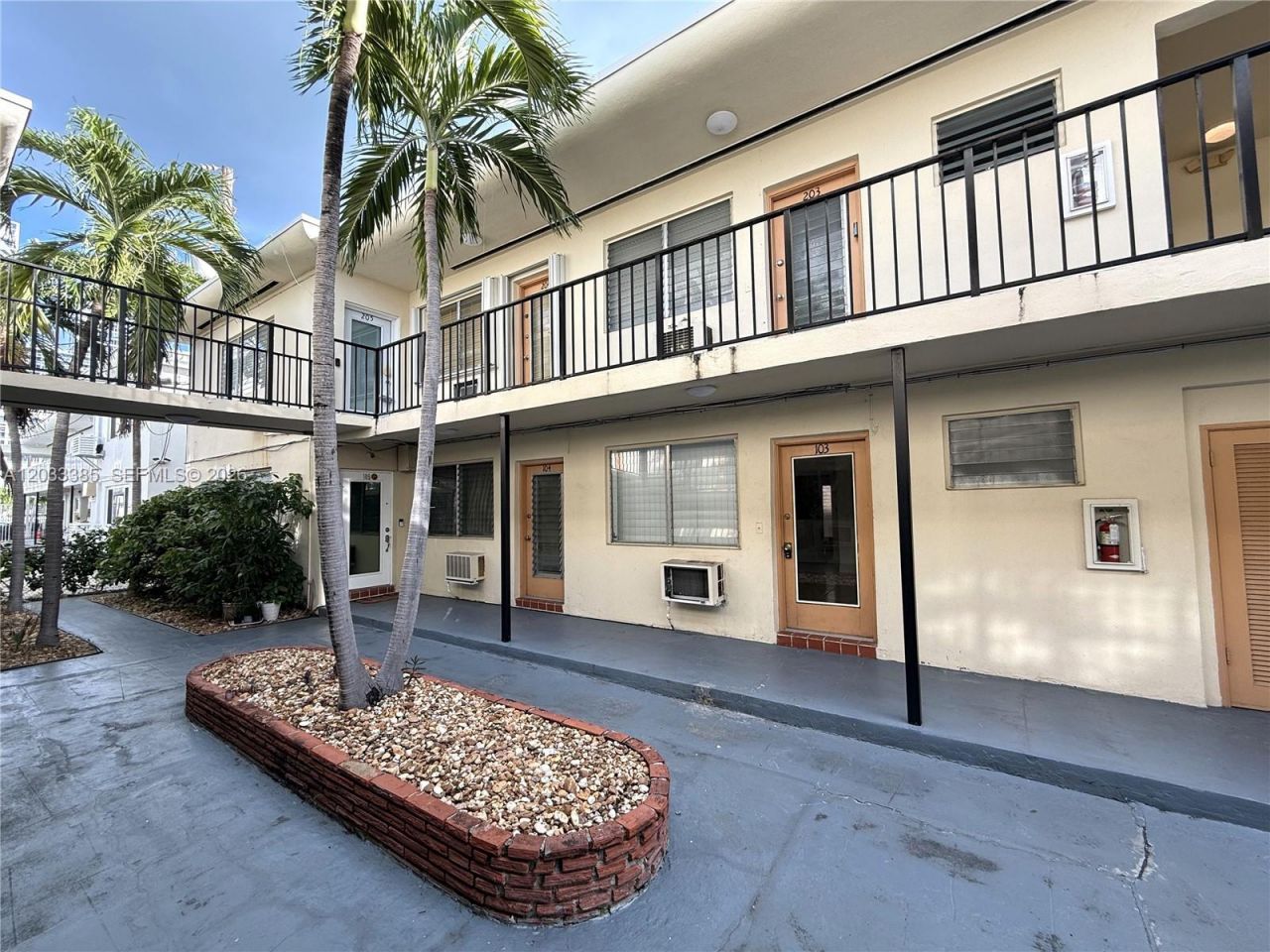 6885 Byron Ave , Unit 103, Miami Beach, FL 33141 Photo