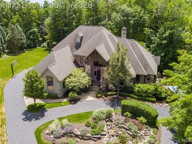 6265 Crest Forest Court E, Independence Twp, MI 48348