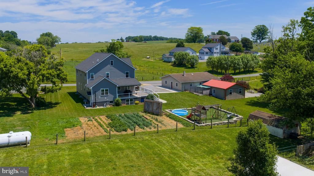 212 CEDAR DRIVE, LEOLA, PA 17540