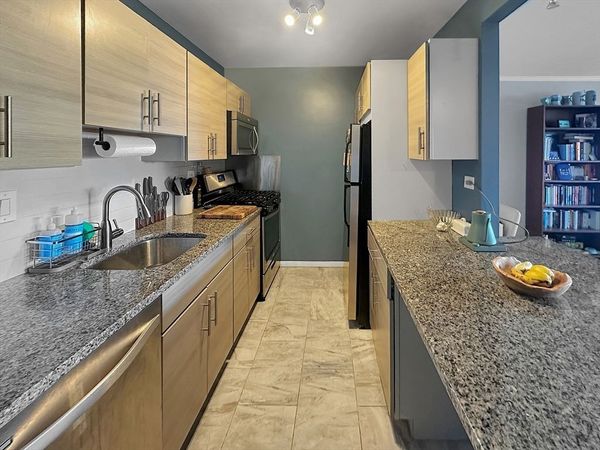 6 Whittier Pl, Unit 8R, Boston, MA 02114