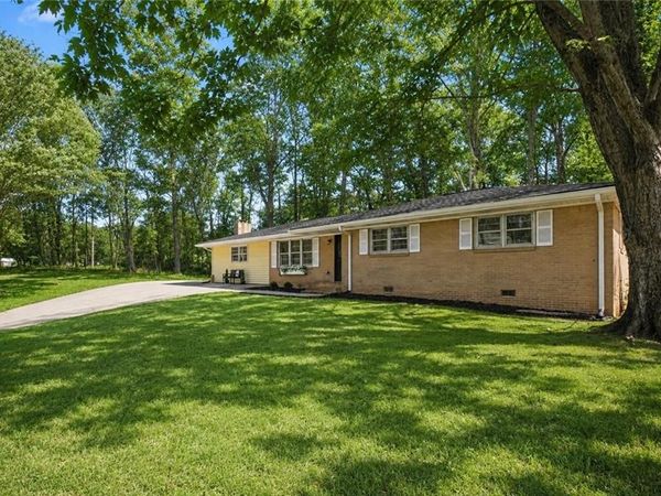 4975 Brawner Lake Drive , Austell, GA 30106