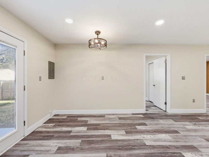396 Pasadena Avenue, Columbus, OH 43228 Photo 6