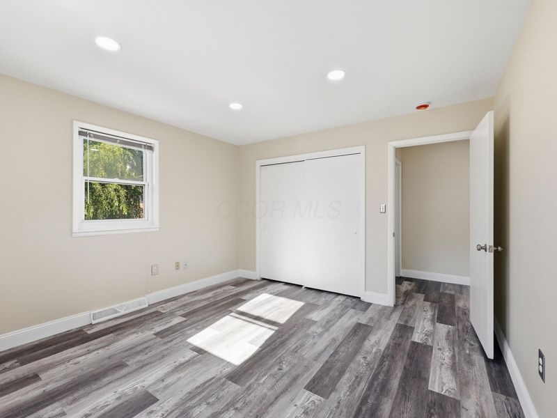 396 Pasadena Avenue, Columbus, OH 43228 Photo 8