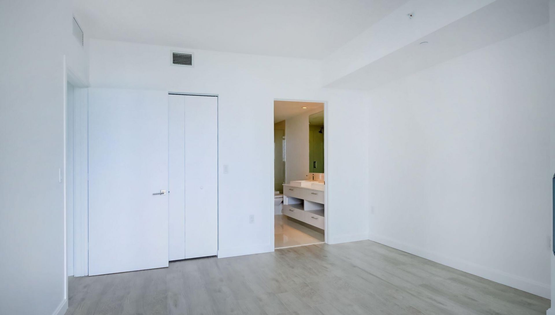 45 SW 9th Street, Unit 2502, Miami, FL 33130 Photo