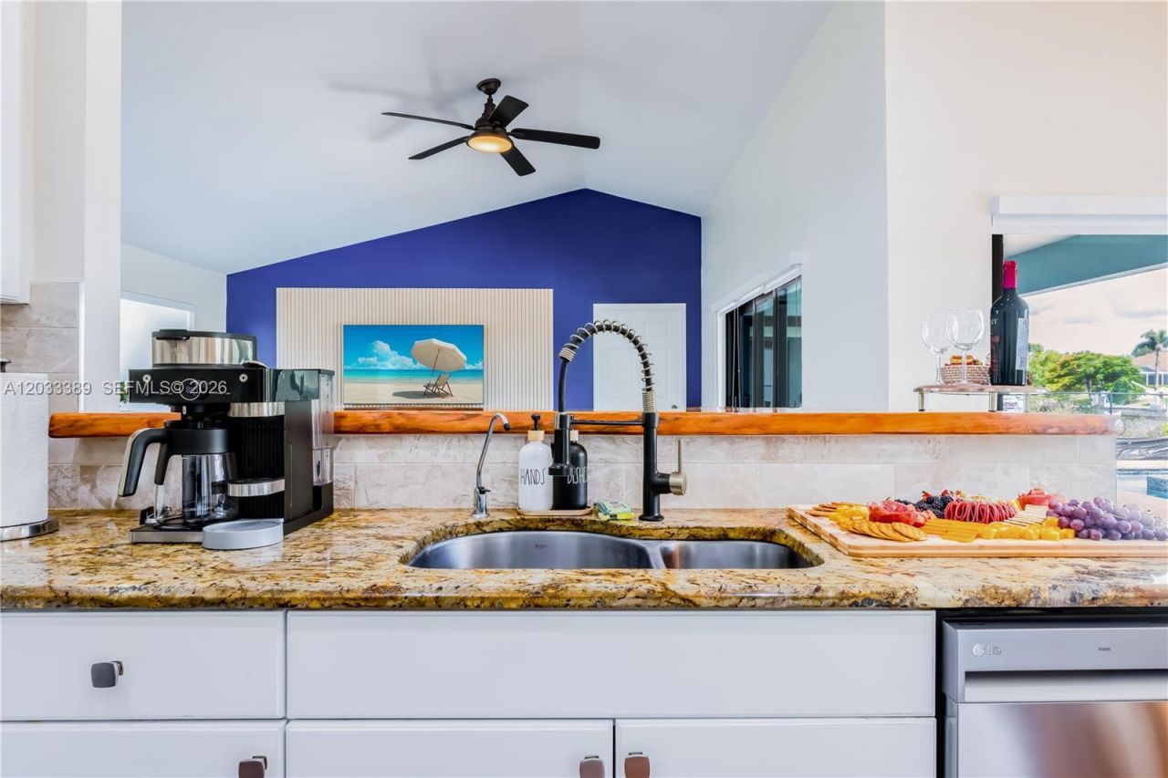 2724 SW 1st Ter, Cape Cor Na, Cape Coral, FL 33991 Photo