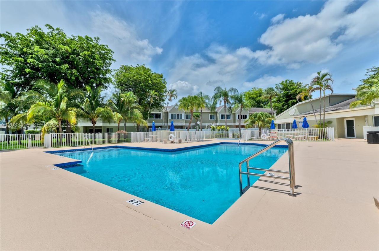 17485 NW 67th Ct , Unit D-21, Hialeah, FL 33015 Photo