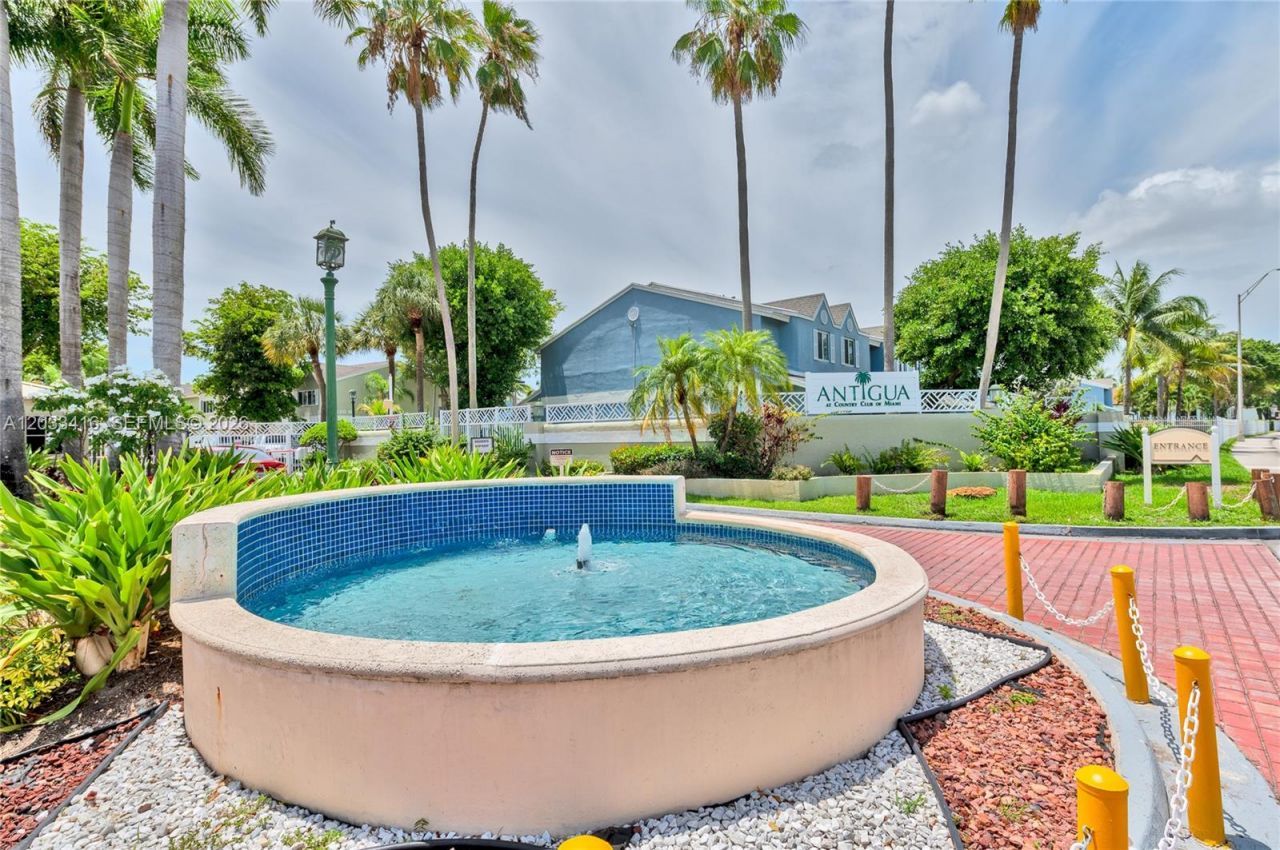 17485 NW 67th Ct , Unit D-21, Hialeah, FL 33015 Photo