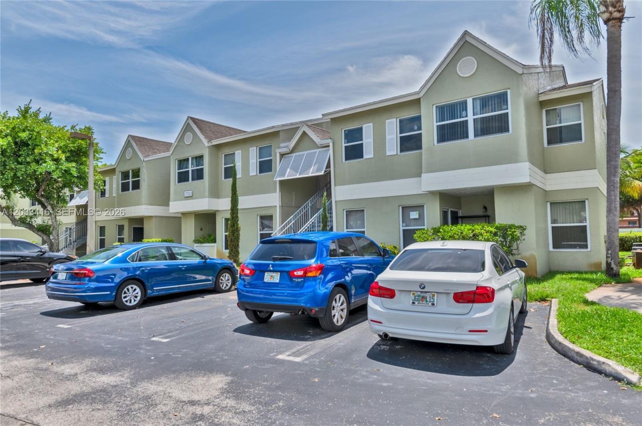 17485 NW 67th Ct , Unit D-21, Hialeah, FL 33015 Photo