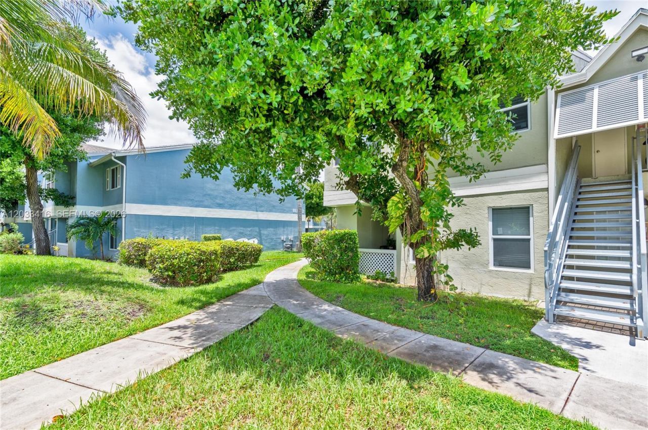 17485 NW 67th Ct , Unit D-21, Hialeah, FL 33015 Photo