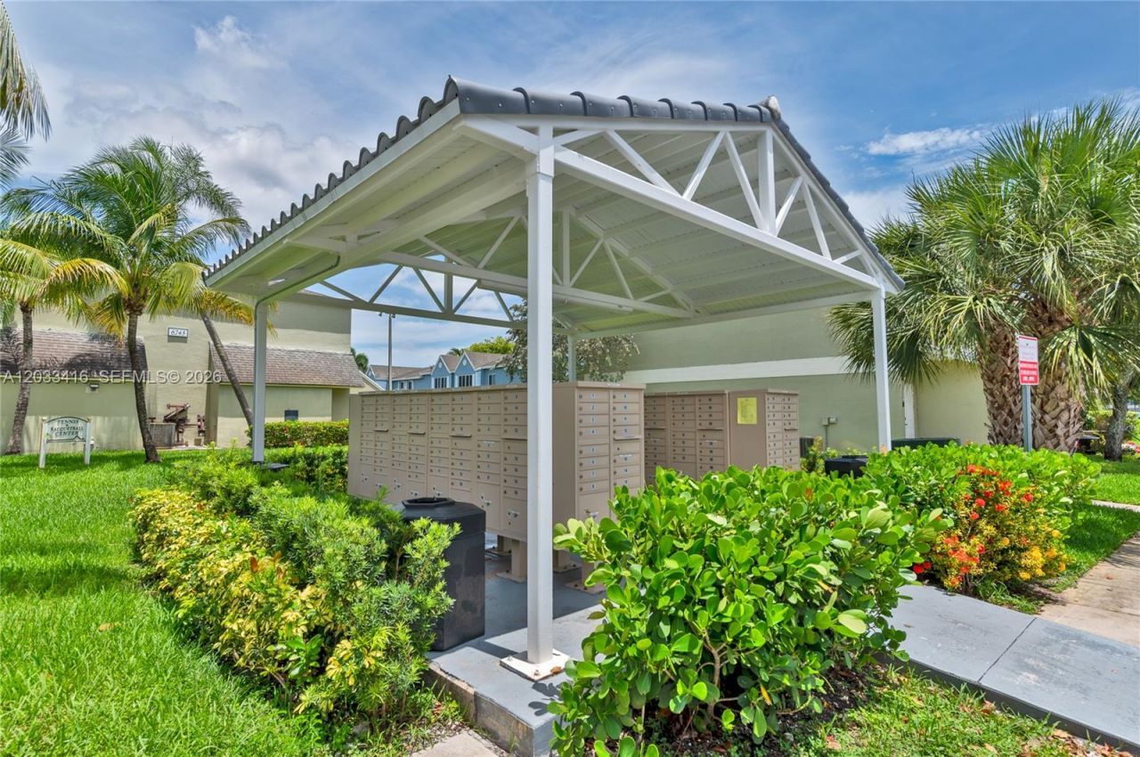 17485 NW 67th Ct , Unit D-21, Hialeah, FL 33015 Photo