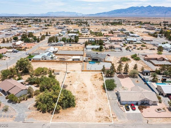 261 E Hickory Street , Pahrump, NV 89048