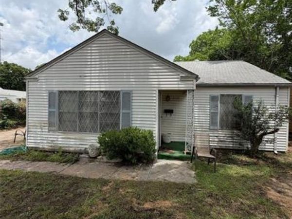 4405 Wayne Court N, Haltom City, TX 76117