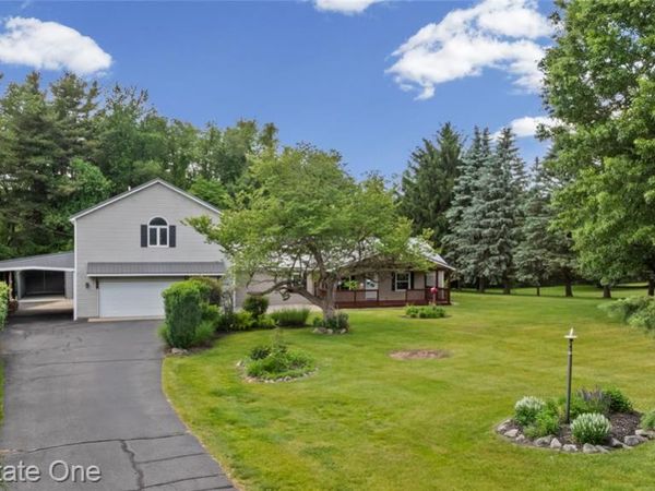 3708 Hideaway Court , Brighton Twp, MI 48114
