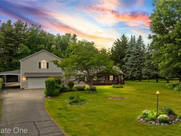 3708 Hideaway Court , Brighton Twp, MI 48114