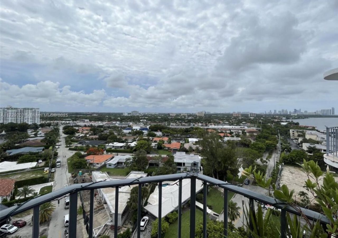 11930 N Bayshore Drive, Unit Ph10, North Miami, FL 33181 Photo