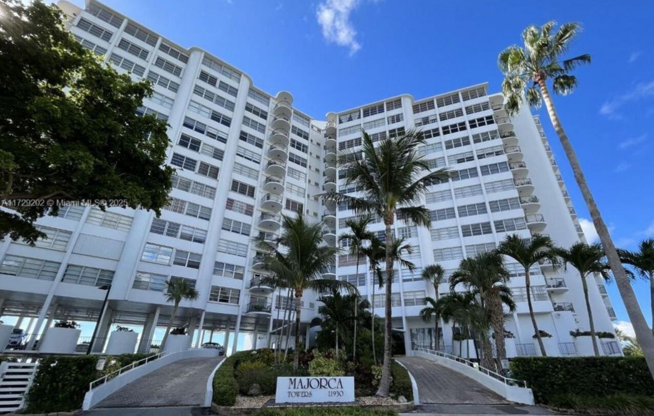 11930 N Bayshore Drive, Unit Ph10, North Miami, FL 33181 Photo